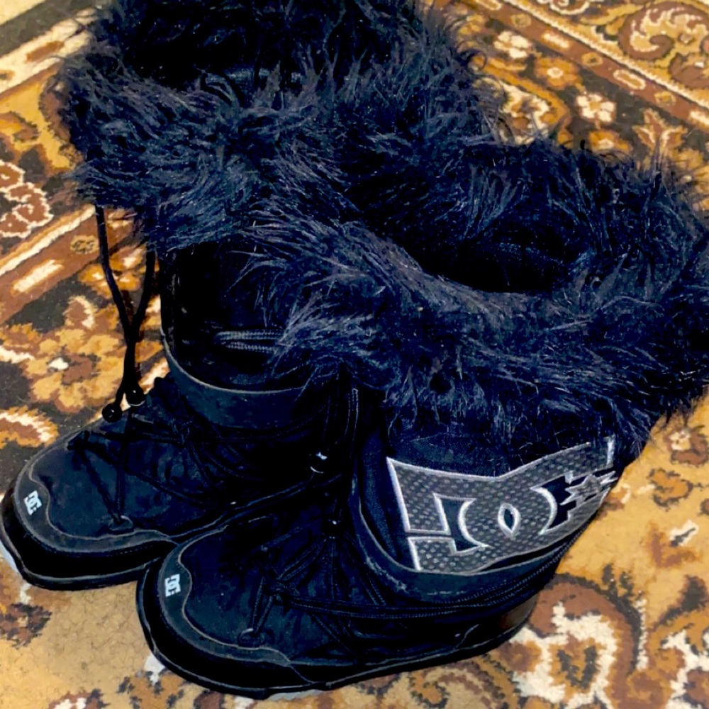Dc winter boots size 7.5 PLEASE READ‼️‼️‼️‼️
